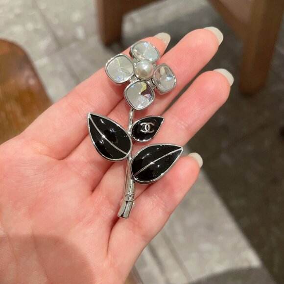 Chanel leaf brooch - Picture 4 of 9